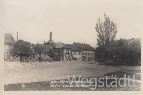 1932