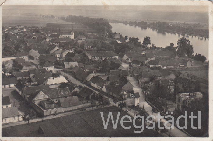 1933